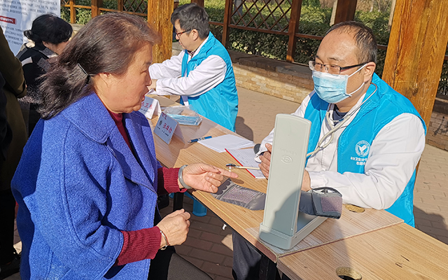 【学雷锋日】江南官方（中国）总部,举办“爱满京城，牵手智慧家医”志愿服务活动(图5)